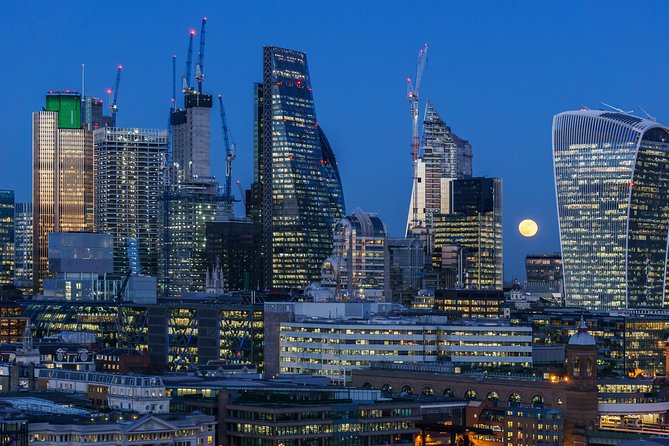 Private 8-hour Tour of London: Private driver & licensed guide w/ Hotel Pick Up - The Westminster area stop: where the city’s political spine shows