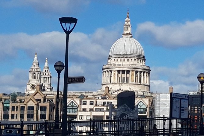 Private Arrival Transfer: Gatwick Airport to Central London - Why this private transfer is a smart value, especially with bags