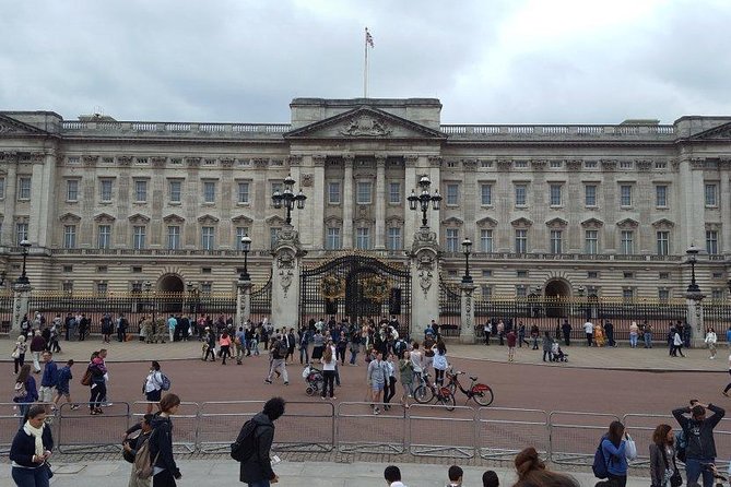 Private Arrival Transfer: Gatwick Airport to Central London - Drop-off limits: postcodes in central London only