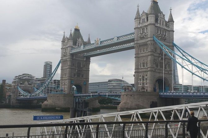 Private Arrival Transfer: Gatwick Airport to Central London - Price, what’s included, and where extra costs can appear