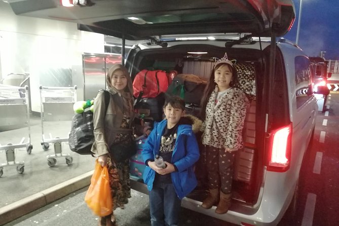 Private Arrival Transfer: Heathrow Airport to London with Stopover at Stonehenge - Price and value: paying for privacy with a major stop included