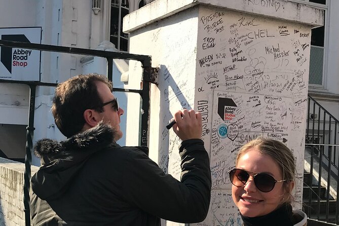 Private Beatles and London Rock Tour in Electric Taxi - Comfort details that turn a taxi tour into an easy win