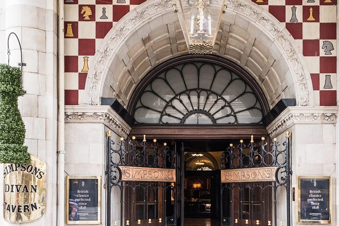 Private Bespoke Tour: Sherlock Holmes and Sir Arthur Conan Doyle - Stop 3: Simpson’s in the Strand and the Holmes-meets-dinner mood