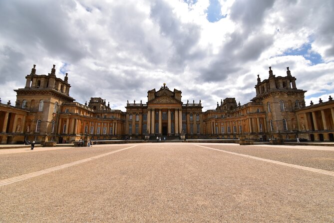 Private Blenheim Palace, the birthplace of Winston Churchill, Tour from London. - Private transport from London: the stress reducer you’ll feel immediately