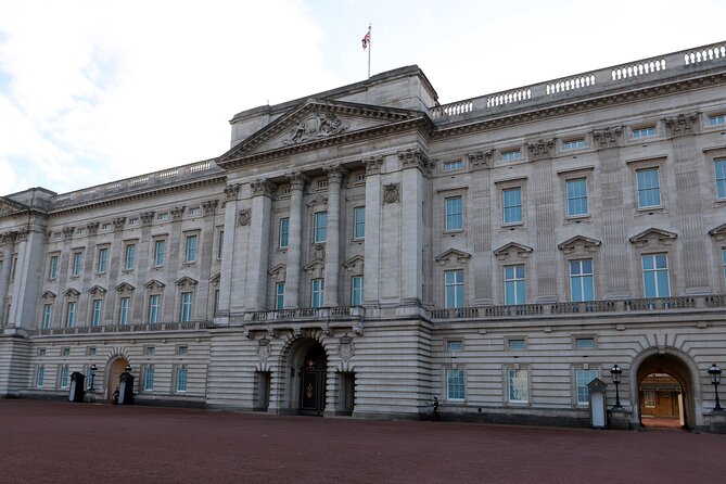 Private Buckingham Palace Royal Walk & Champagne at Harrods - The Real Buckingham Palace Payoff: Views and Processional Details