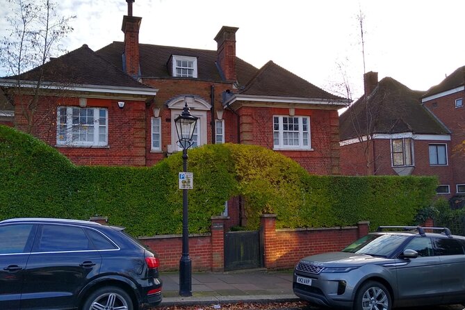 Private Celebrity Houses Tour of London - Meeting in Hampstead High Street: start strong, end already close to transit