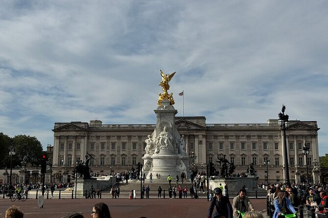 Private Changing of the Guard Experience - A licensed guide, plus the best spot strategy you can actually feel