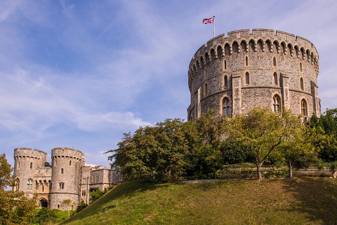 Private Chauffeured Tour to Windsor Castle from London - Photo stops, Eton, and a little Thames magic
