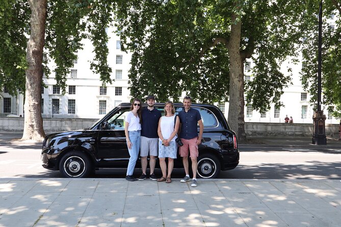 Private Classic London Taxi Tour - West End classics: Buckingham Palace walk time and Trafalgar Square views