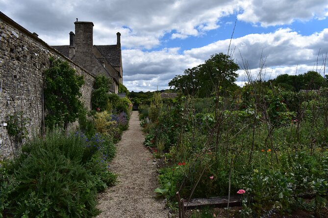 Private Day in the Cotswolds Tour - Bampton: Downton Abbey Village Exteriors and the 12th-Century Church