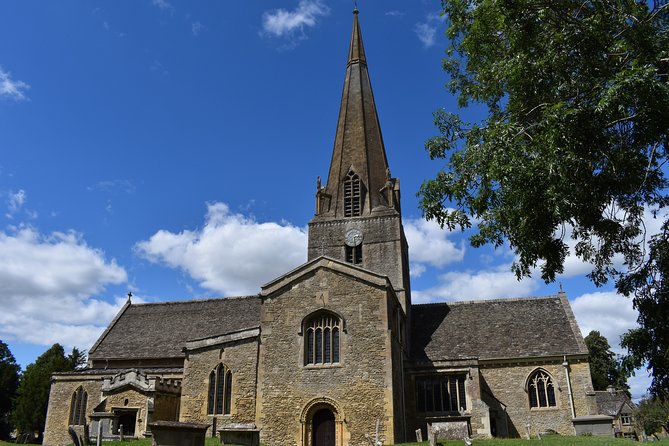 Private Downton Abbey Tour, including Bampton, Cogges Farm, and Highclere - London Black Cab pickup: the comfort move that saves energy