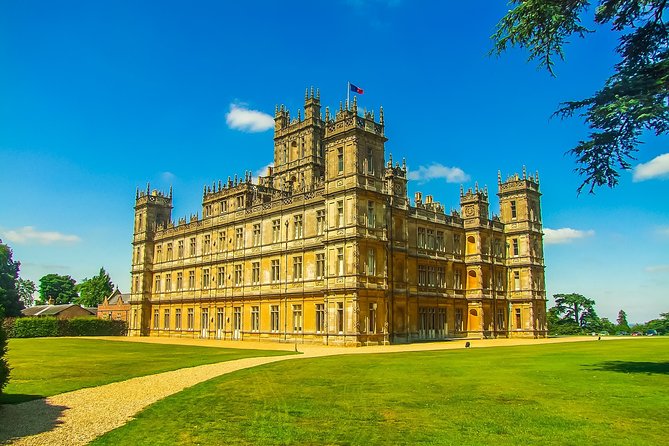 Private Downton Abbey Tour, including Bampton, Cogges Farm, and Highclere - Cogges Manor Farm: Yew Tree Farm, minus the TV screen
