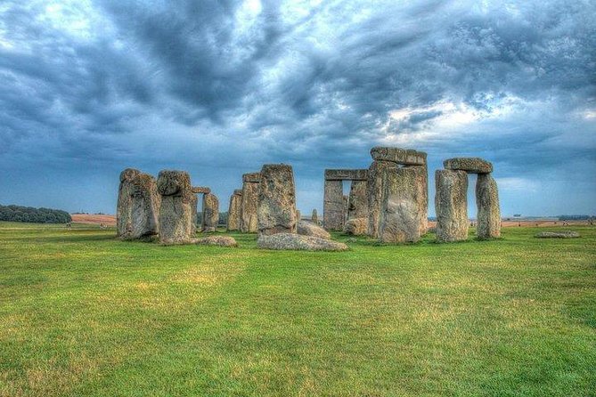 Private driver guided tour Stonehenge - Stop 1: Stonehenge for two hours of real looking (and good explanations)