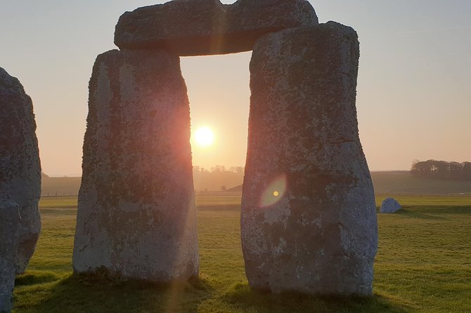 Private driver guided tour Stonehenge - Stop 3: Lower Woodford and a practical pub lunch at the Wheatsheaf