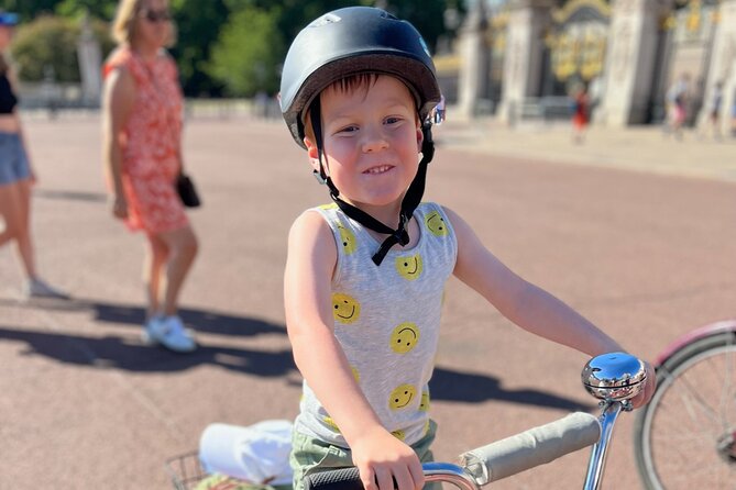 Private Family Bike Tour of London, fun for all ages! - Trafalgar Square to Covent Garden: monuments, a historic pub stop, and market energy