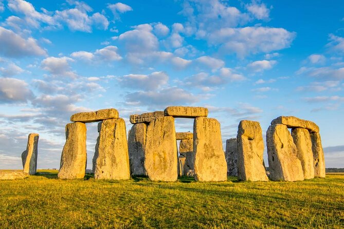 Private Full-Day Tour: London to Cotswolds, Bath & Stonehenge - Stonehenge at 9:30 AM: Best Use of a Short Window