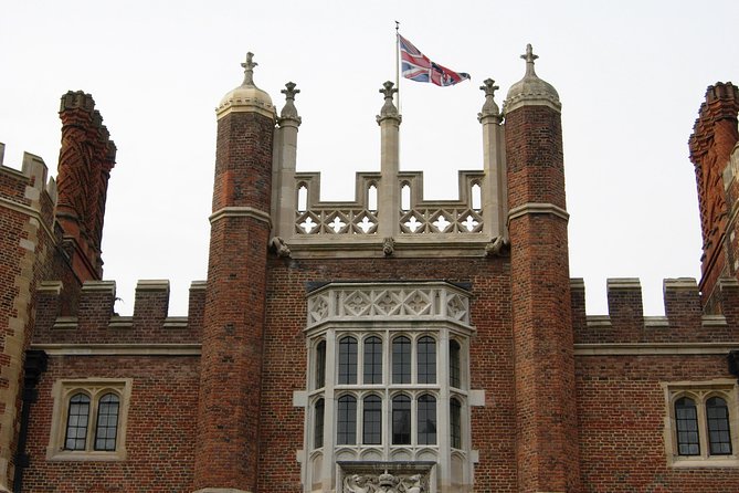 Private Full Day tour of Windsor castle and Hampton court palace from London - Getting from London to Windsor: when pickup saves real time