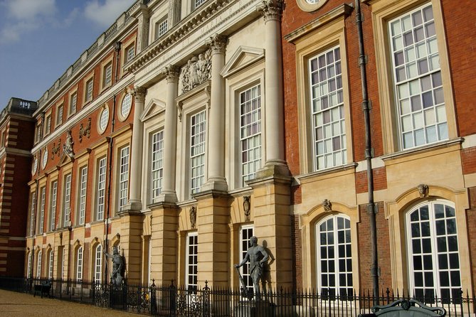 Private Full Day tour of Windsor castle and Hampton court palace from London - The private guide experience: best case versus what to watch