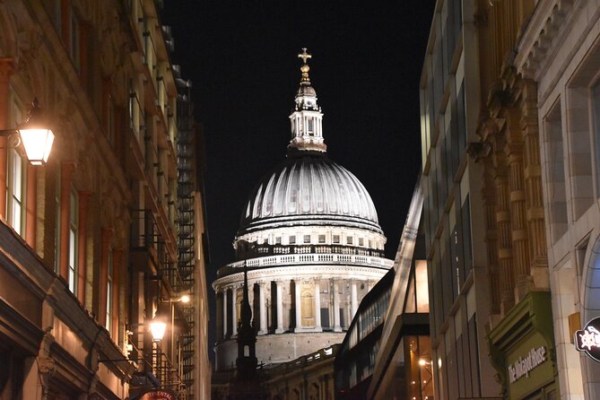 Private Ghosts and Gore Walking Tour of London - Michael’s approach: personal, story-smart, and question-friendly