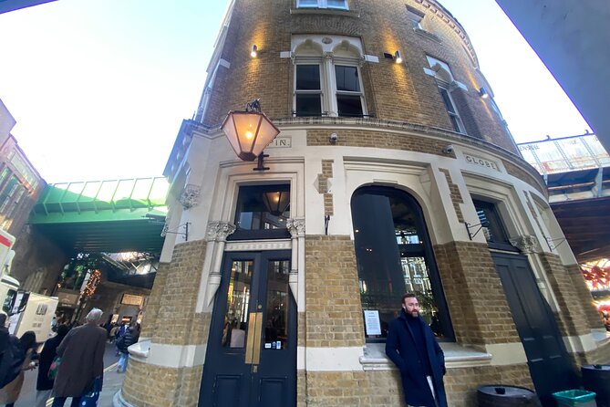 Private Gluten Free Borough Market Food Tour - London Bridge and the Thames: why the tour starts with stories