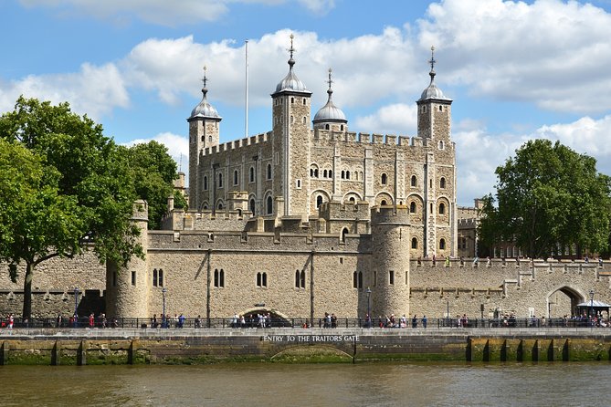 Private Guided London Highlights Walking Tour - Downing Street and Whitehall: Prime Ministers, Beheadings, and Cold Facts