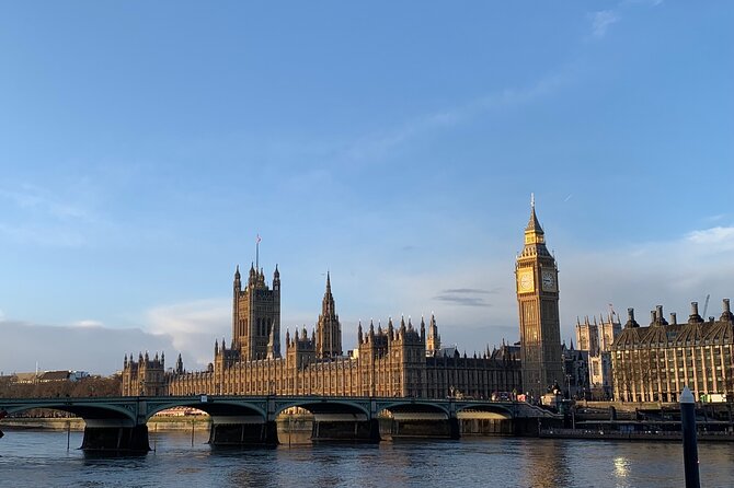 Private Guided Tour of London Landmarks - English or Italian - St. James’s Park and Trafalgar Square: where the route turns scenic and symbolic