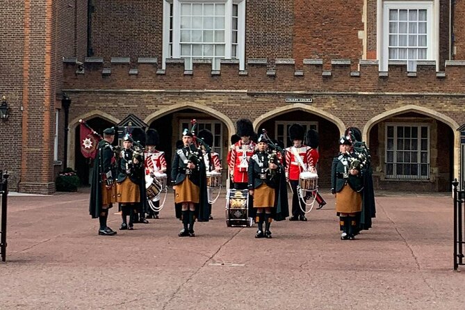 Private Guided Tour of London Landmarks - English or Italian - How the guide experience actually feels in real life