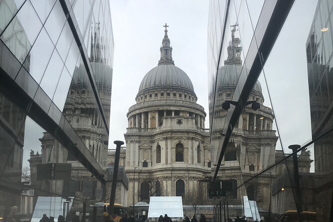 Private Half Day Tour on a London Cab - Parliament Square to Trafalgar Square: Whitehall, Downing Street, and Bond Skyfall