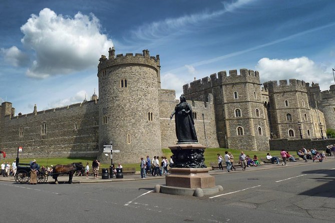 Private Half-Day Windsor Castle, Park and Old Town Tour from London - Entering Windsor Castle: Courtyards, State Rooms, and the Audio Guide System