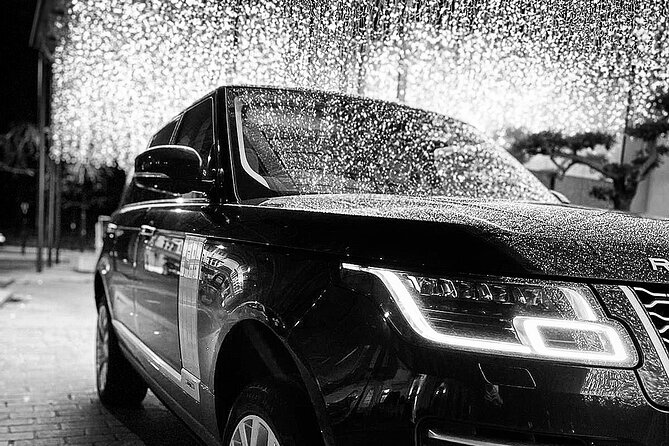 Private Heathrow Airport transfer to or from your London Hotel - Meeting your chauffeur: the sign, the uniform, and the “I’ve got you” feel