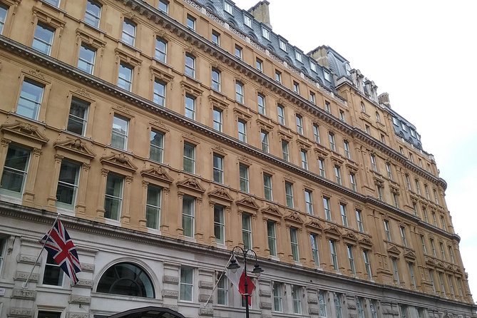 Private James Bond Fictional and Film Spy Tour of London - Charing Cross Underground and the National Gallery: where stunts meet serious filming constraints