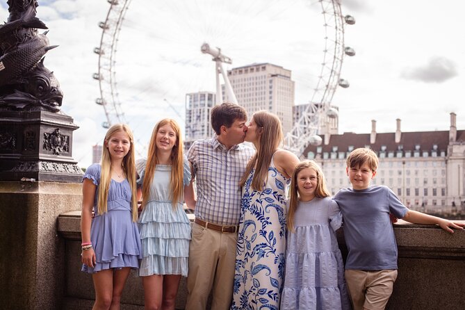 Private landmarks photoshoot for families and couples - Price and group value: $166.67 per group makes sense
