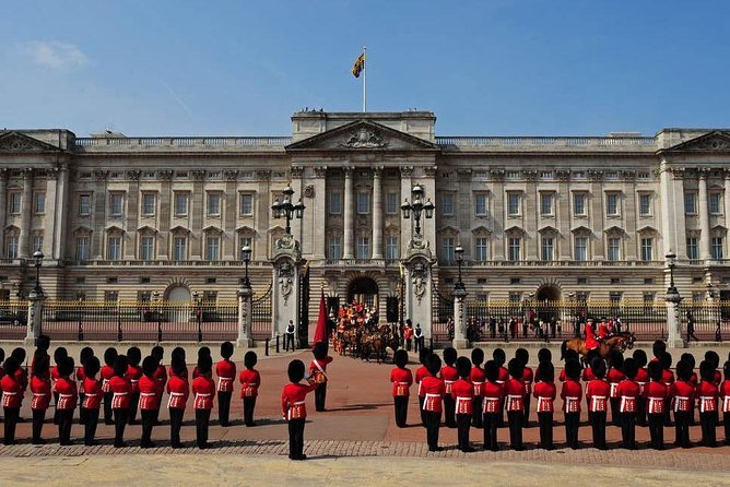Private Layover Tour of London with Pickup from Heathrow Airport - Stop 1: Buckingham Palace and the Changing of the Guards Area