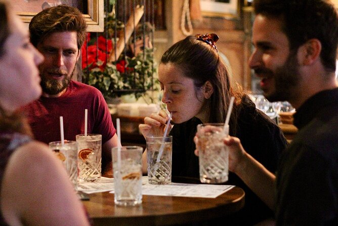 Private London Gin History Tour with Tastings - A 4:00 pm gin walk that feels like London at night