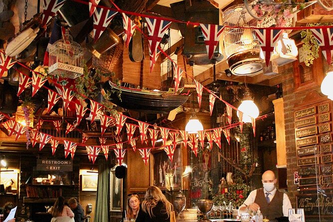 Private London Gin History Tour with Tastings - Meeting point and walking rhythm in central London