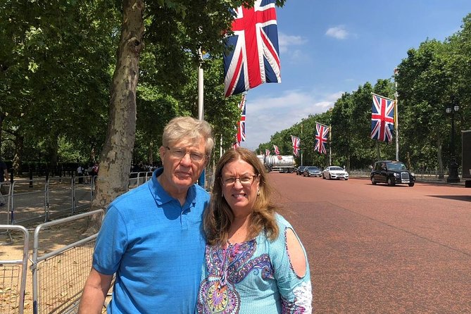 Private London Highlights Tour in a Black Cab: 2, 4, or 6 Hours - 10 Downing Street and Whitehall: politics from the curb