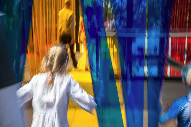 Private London Street Photography Workshop - Meet Lou Smith and your coaching team in plain terms