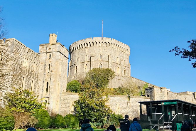 Private London Taxi Royal Windsor and Runnymede Tour - Lunch timing: why it’s scheduled, not tossed on your feet