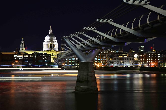 Private Night Photography Tour in London - City of London: car-light trails and river glow