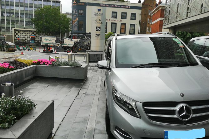 Private Round Trip from London to Stonehenge & Salisbury & Bath - Comfort On The Road: Mercedes V-Class, WiFi, Snacks