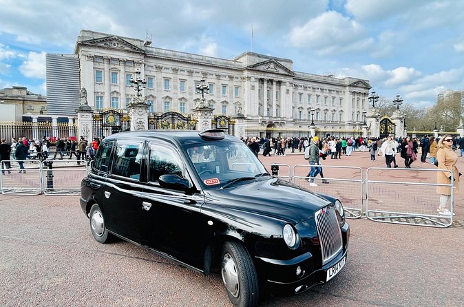 Private Royal London Taxi Tour with The Changing of the Guards - Changing of the Guards: Watching the Guard Movements in Motion
