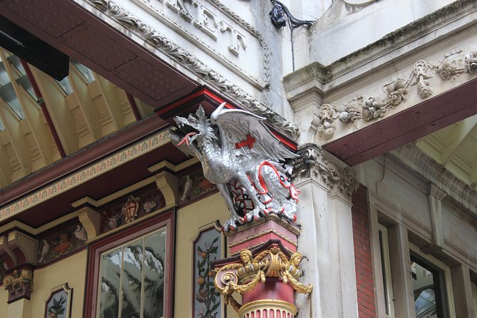 Private Sightseeing Walking Tour of The City Of London - London Bridge and the Tower area: Roman crossing logic and big river views