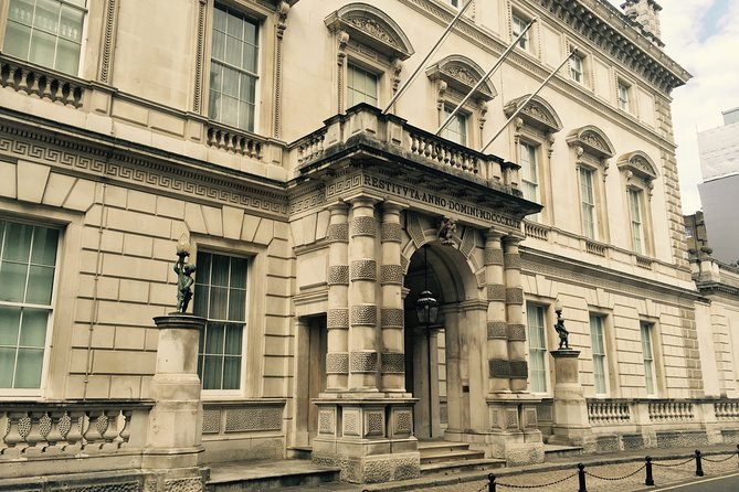 Private Tour: Downton Abbey London Locations by Taxi - Why a private black taxi is the right Downton Abbey vehicle