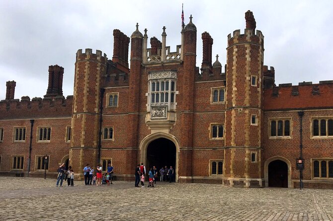 Private Tour: Hampton Court Palace Day Trip from London - Private car transfers from London: worth it when timing matters