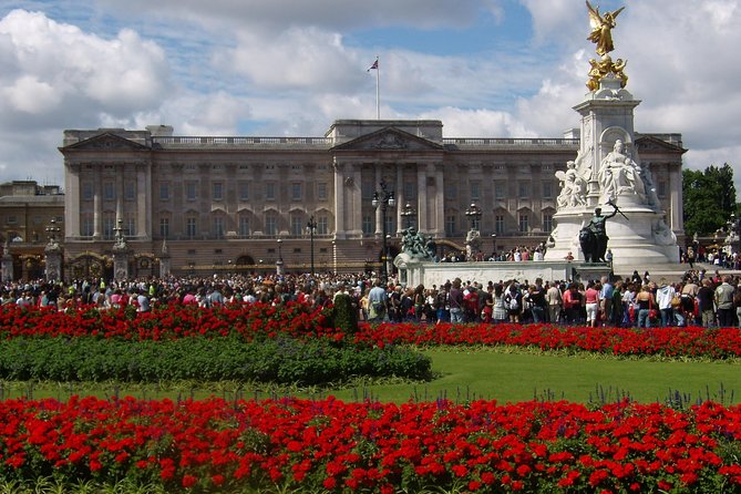 Private Tour London Highlights, entries Westminster Abbey, The Tower of London - Starting at Trafalgar Square and Whitehall: the London power map