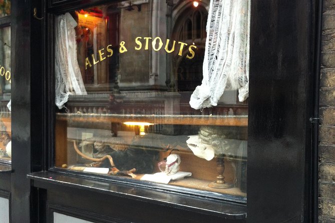Private Tour of London's Historic Pubs - Why a private group changes the whole vibe