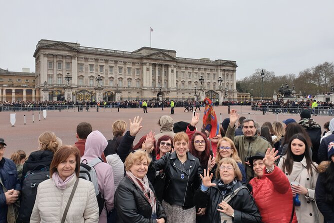 Private Tour of Westminster Abbey and Changing of the Guard - Finishing at Trafalgar Square: Nelson’s column and a strong end point