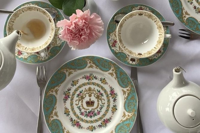 Private Tour: Royal High Tea At Kensington Palace Gardens - Hyde Park on a short leash: 10 minutes of context