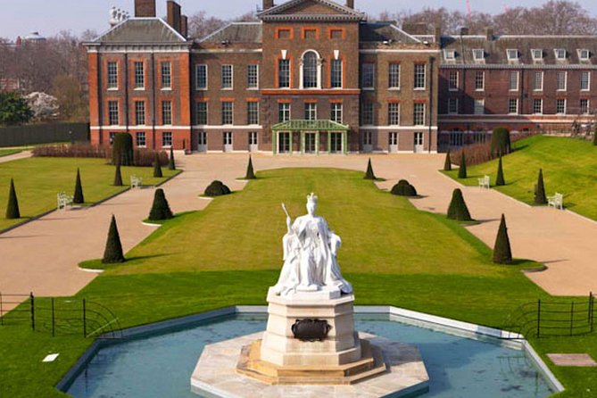 Private Tour: Royal High Tea At Kensington Palace Gardens - Diana’s statue at Kensington Palace Gardens