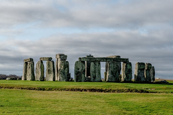 Private Tour to Stonehenge and Bath from London - A full-day schedule: Bath first, Stonehenge second, and how to make it comfortable